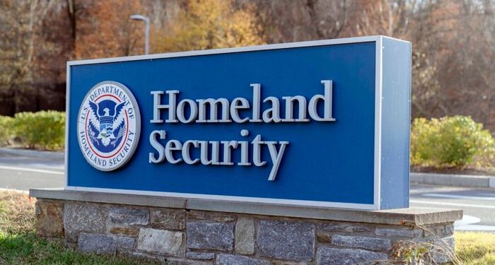 DHS advierte de cibernético mejorado, riesgo terrorista después de que nosotros ataca a Irán