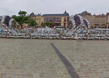 Curso de obstáculos inflables en el lugar de la république, Metz.