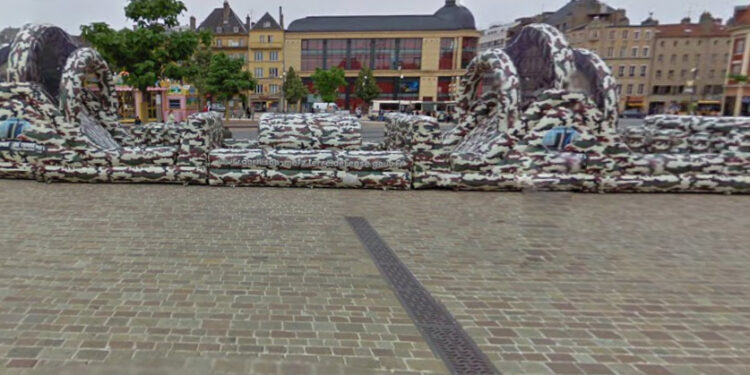 Curso de obstáculos inflables en el lugar de la république, Metz.