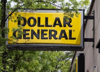 Dollar General supera la tendencia, levanta la orientación a medida que los compradores de mayores ingresos buscan gangas