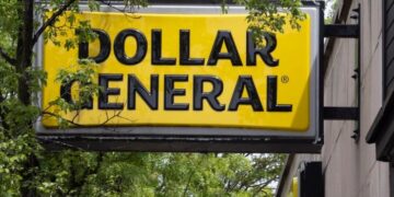 Dollar General supera la tendencia, levanta la orientación a medida que los compradores de mayores ingresos buscan gangas