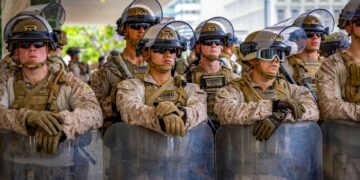 El Pentágono moviliza a cientos de tropas para ayudar con la aplicación de la ley de inmigración