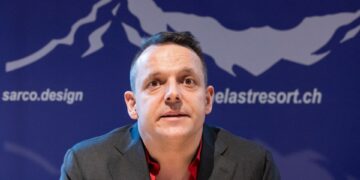 Foto de Florian Willet, CEO y vicepresidente del último recurso, en una conferencia de prensa.