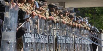 El alcalde de Los Ángeles impone el toque de queda en el centro de la ciudad hasta el saqueo de vandalismo