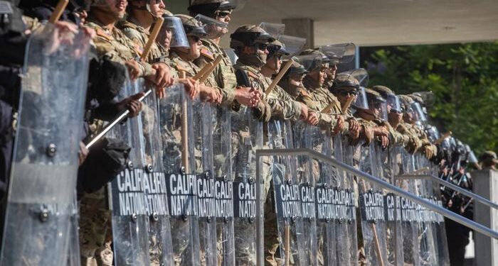 El alcalde de Los Ángeles impone el toque de queda en el centro de la ciudad hasta el saqueo de vandalismo