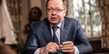 Retrato de Andrei Kelin, embajador ruso en el Reino Unido.