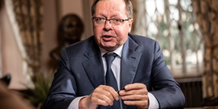 Retrato de Andrei Kelin, embajador ruso en el Reino Unido.