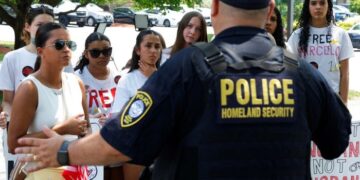 El estudiante de Massachusetts High School otorgó la fianza después de ser detenido por ICE