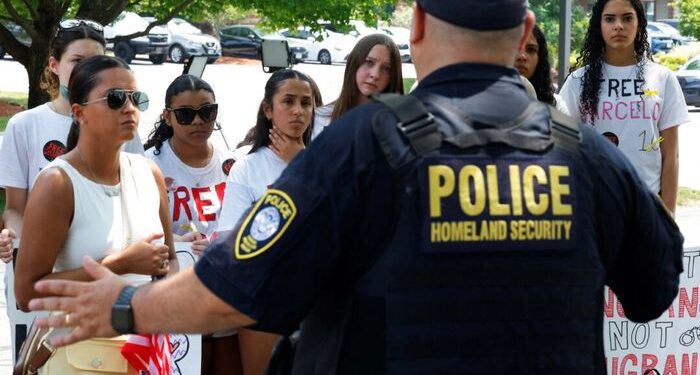 El estudiante de Massachusetts High School otorgó la fianza después de ser detenido por ICE
