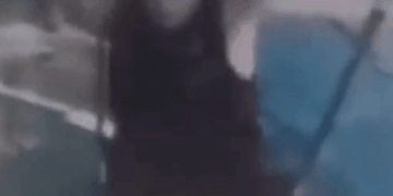 Imagen borrosa de una persona.