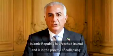 Reza Pahlavi pidiendo revolución en Irán.