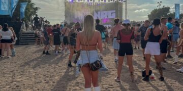 Juergueros bailando en el festival NRG.