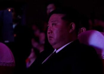 Kim Jong-un apareció para llorar en un monumento para los soldados norcoreanos mató a luchar por Rusia en Ucrania.