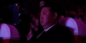 Kim Jong-un apareció para llorar en un monumento para los soldados norcoreanos mató a luchar por Rusia en Ucrania.