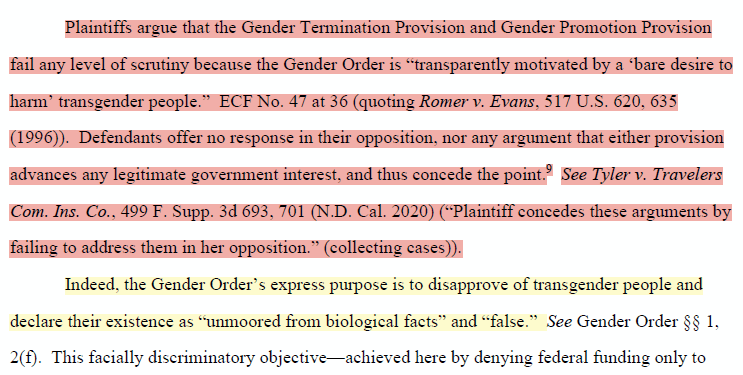 El tribunal federal dice que la prohibición de financiación de la "ideología de género" de Trump probablemente no es constitucional