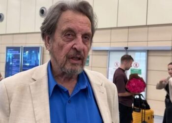 Errol Musk llegando a Moscú.