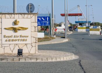 Entrada de la Base Royal Air Force Akrotiri.