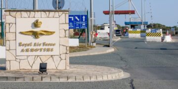 Entrada de la Base Royal Air Force Akrotiri.