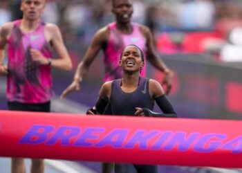 Faith Kipyegon se queda corto en un intento de romper la milla de 4 minutos, establece el tiempo más rápido en la historia de las mujeres