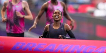 Faith Kipyegon se queda corto en un intento de romper la milla de 4 minutos, establece el tiempo más rápido en la historia de las mujeres