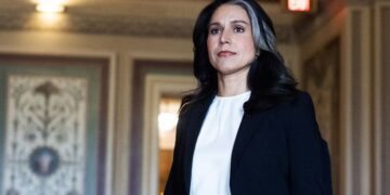 Gabbard dice que la 'nueva inteligencia' muestra a las instalaciones nucleares de Irán destruidas