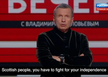 Presentador de televisión estatal ruso instando a los escoceses a luchar por la independencia.
