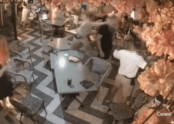 Imágenes de cámaras de seguridad de una pelea en un restaurante.
