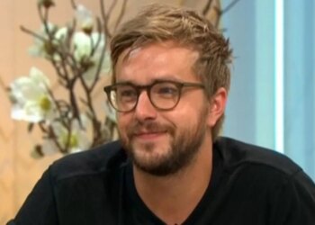 Iain Stirling responde mientras la característica icónica de Love Island se desvanece