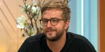 Iain Stirling responde mientras la característica icónica de Love Island se desvanece