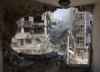 Israel lanza una nueva ronda de huelgas, advierte de "campaña prolongada" contra Irán