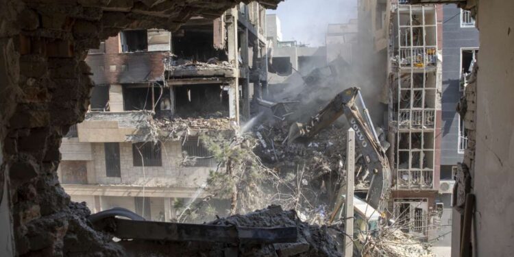 Israel lanza una nueva ronda de huelgas, advierte de "campaña prolongada" contra Irán