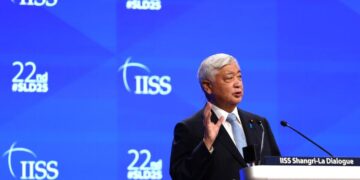 El ministro de Defensa Japonés, Gen Nakatani, habla en la segunda sesión plenaria titulada