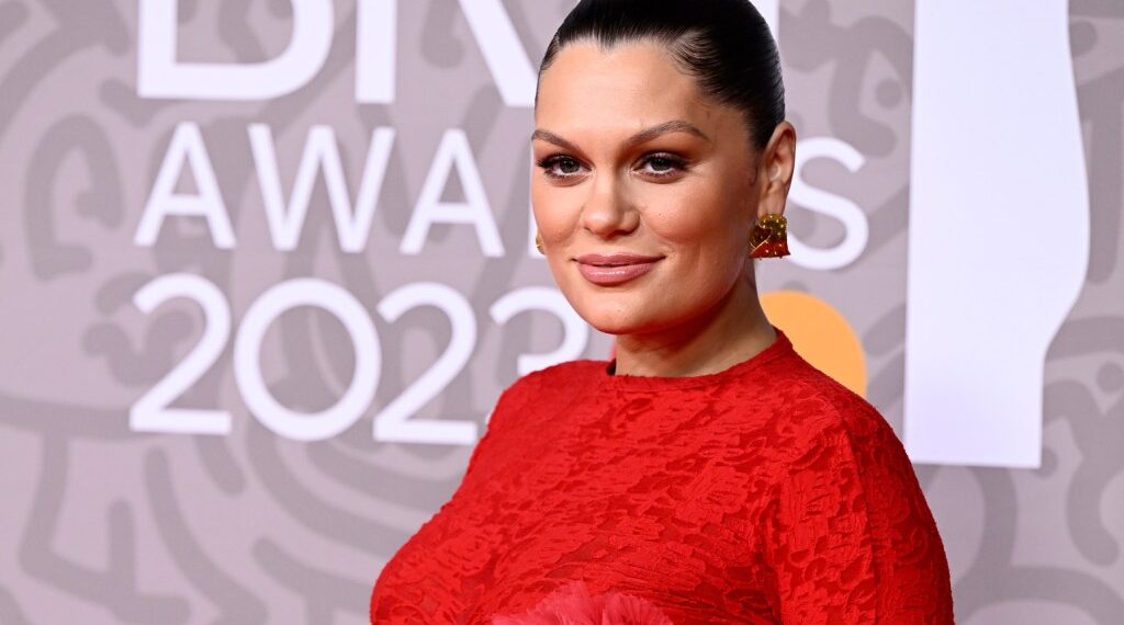 Jessie J comparte ideas emocionales sobre los altibajos de su batalla por cáncer