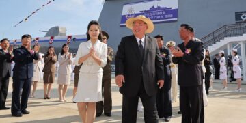 Kim Jong Un y su hija asistieron a la ceremonia de lanzamiento de un destructor norcoreano.
