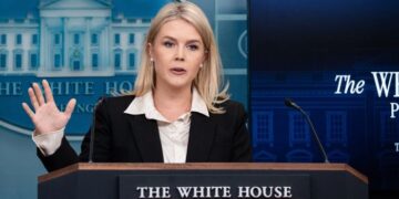 La Casa Blanca advierte a Irán, dice el estrecho de Hormuz de cierre 'sería una tontería'