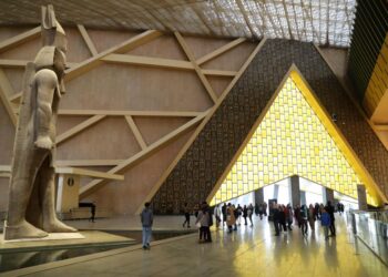 La sala principal del Museo Grand Egipcio se abrió para recorridos limitados el año pasado.