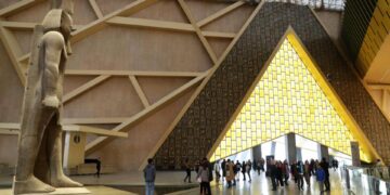 La sala principal del Museo Grand Egipcio se abrió para recorridos limitados el año pasado.