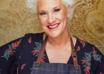 Anne Burrell en el espectáculo de Kelly Clarkson.