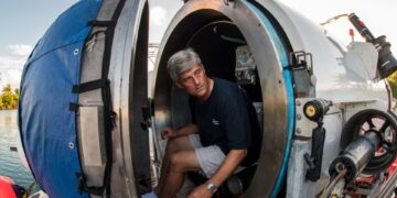 Stockton Rush Preparándose para una inmersión en solitario en el Titan Sumersible.