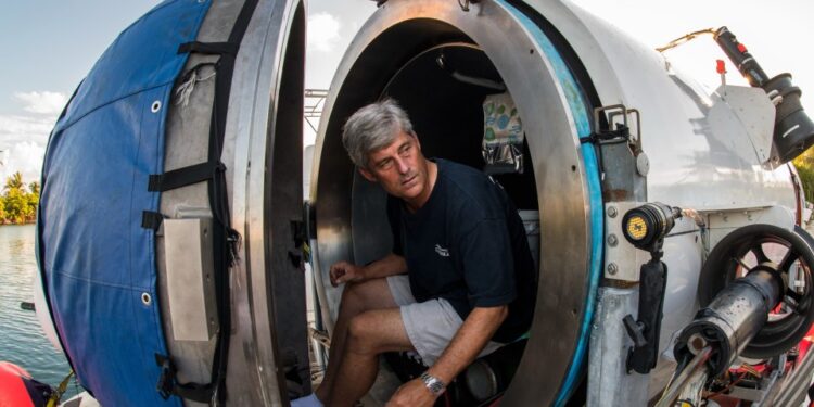 Stockton Rush Preparándose para una inmersión en solitario en el Titan Sumersible.