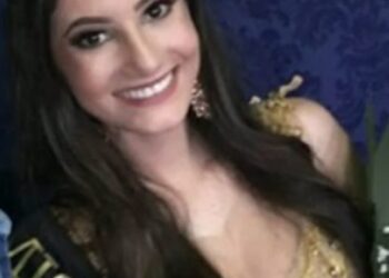 Foto de Bruna Zucco, Miss Photogenic, con una corona.