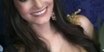 Foto de Bruna Zucco, Miss Photogenic, con una corona.