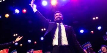 El ensamblaje del estado de Nueva York, Zorhran Mamdani, celebra su primera manifestación en un club nocturno el 4 de mayo de 2025, en el vecindario de Williamsburg de Brooklyn en la ciudad de Nueva York. Mamdani está haciendo campaña para convertirse en el próximo alcalde de la ciudad de Nueva York.