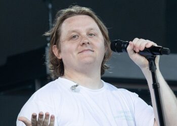 Lewis Capaldi: edad, síndrome de Tourette, novia, canciones mejores