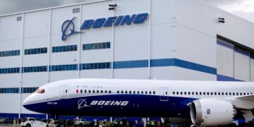 Los federales no ven ninguna razón inmediata para suspender los vuelos de Boeing 787 después del accidente de Air India