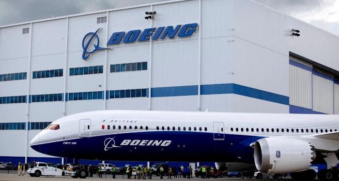 Los federales no ven ninguna razón inmediata para suspender los vuelos de Boeing 787 después del accidente de Air India
