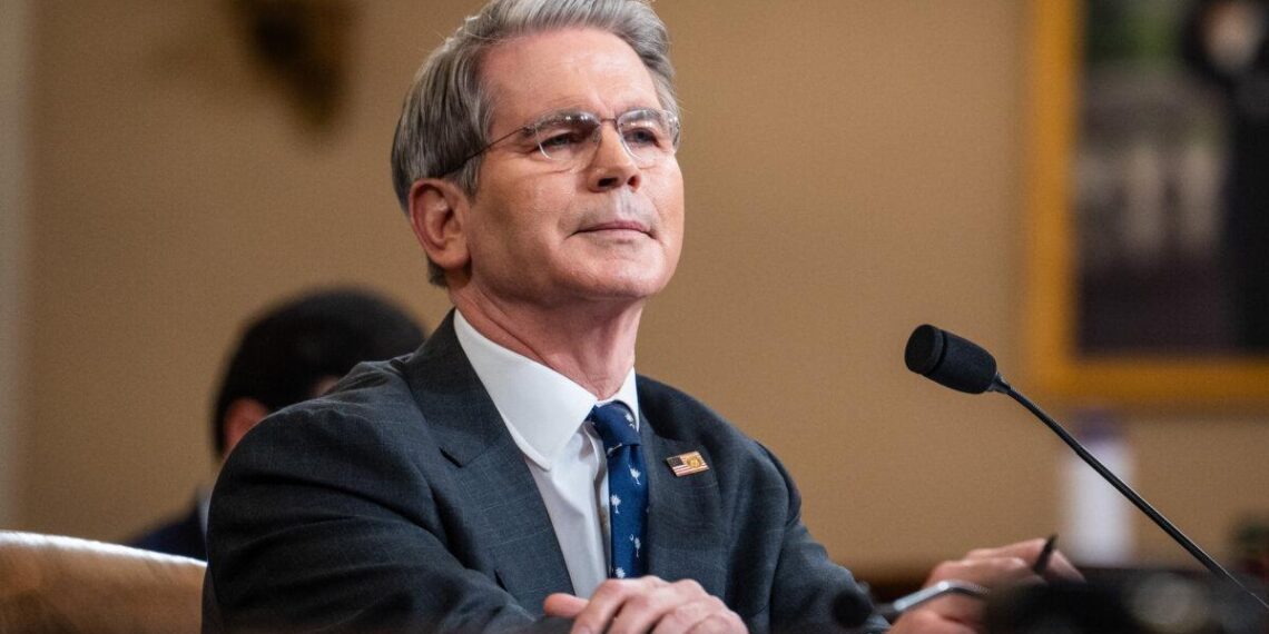 El Secretario del Tesoro, Scott Bessent, testifica ante el Comité de Medios y Medios de la Cámara en Capitol Hill en Washington el 11 de junio de 2025. (Madalina Vasiliu/The Epoch Times)