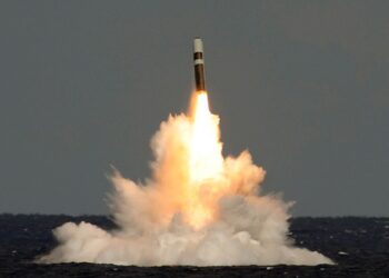 Lanzamiento de misiles balísticos Trident II (D5).