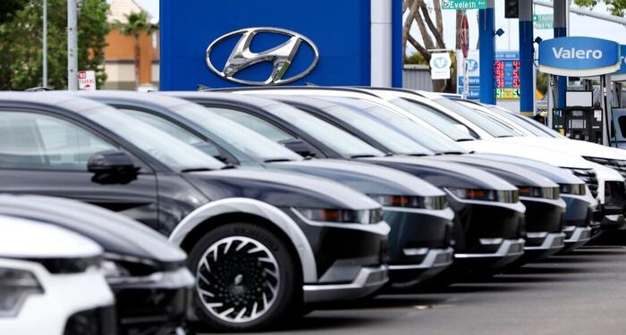 Los precios nuevos del vehículo permanecen estables en mayo en medio de tarifas de importación