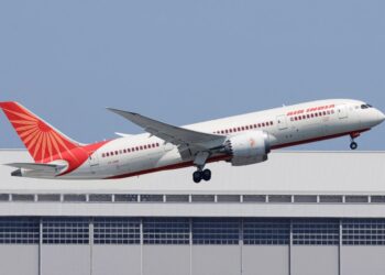 Air India Boeing 787 Dreamliner despegando.